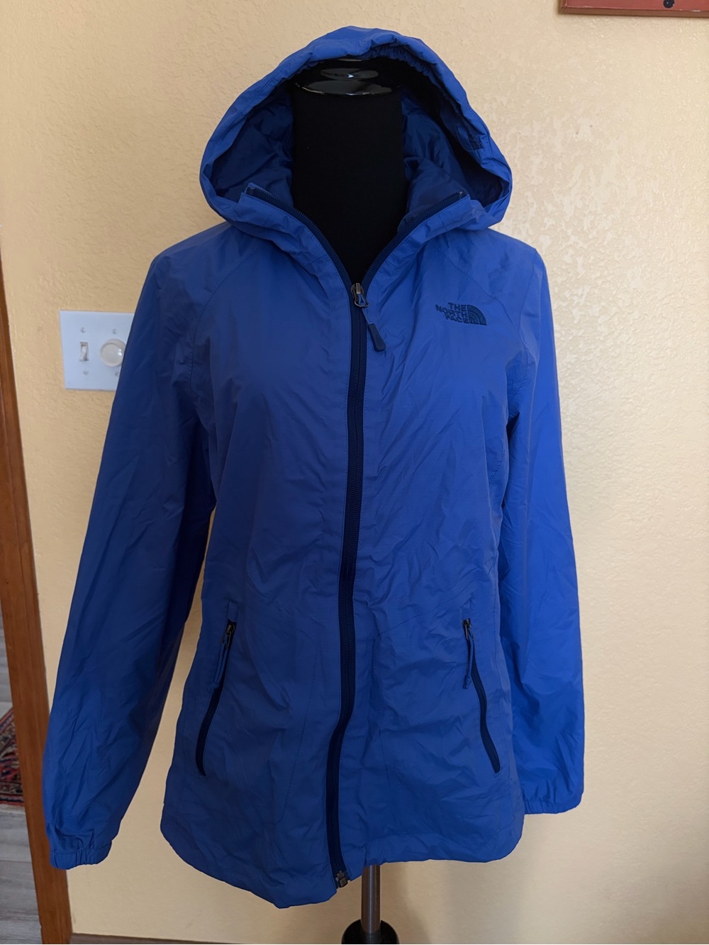 The North Face Women’s Blue Hooded Rain Windbreaker Jacket size M